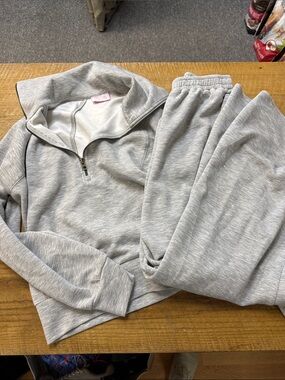 Pink Lily Women’s Light Gray sweat set